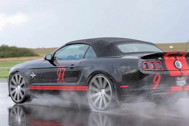Shelby GT500 Convertible Walld�rn DragRace